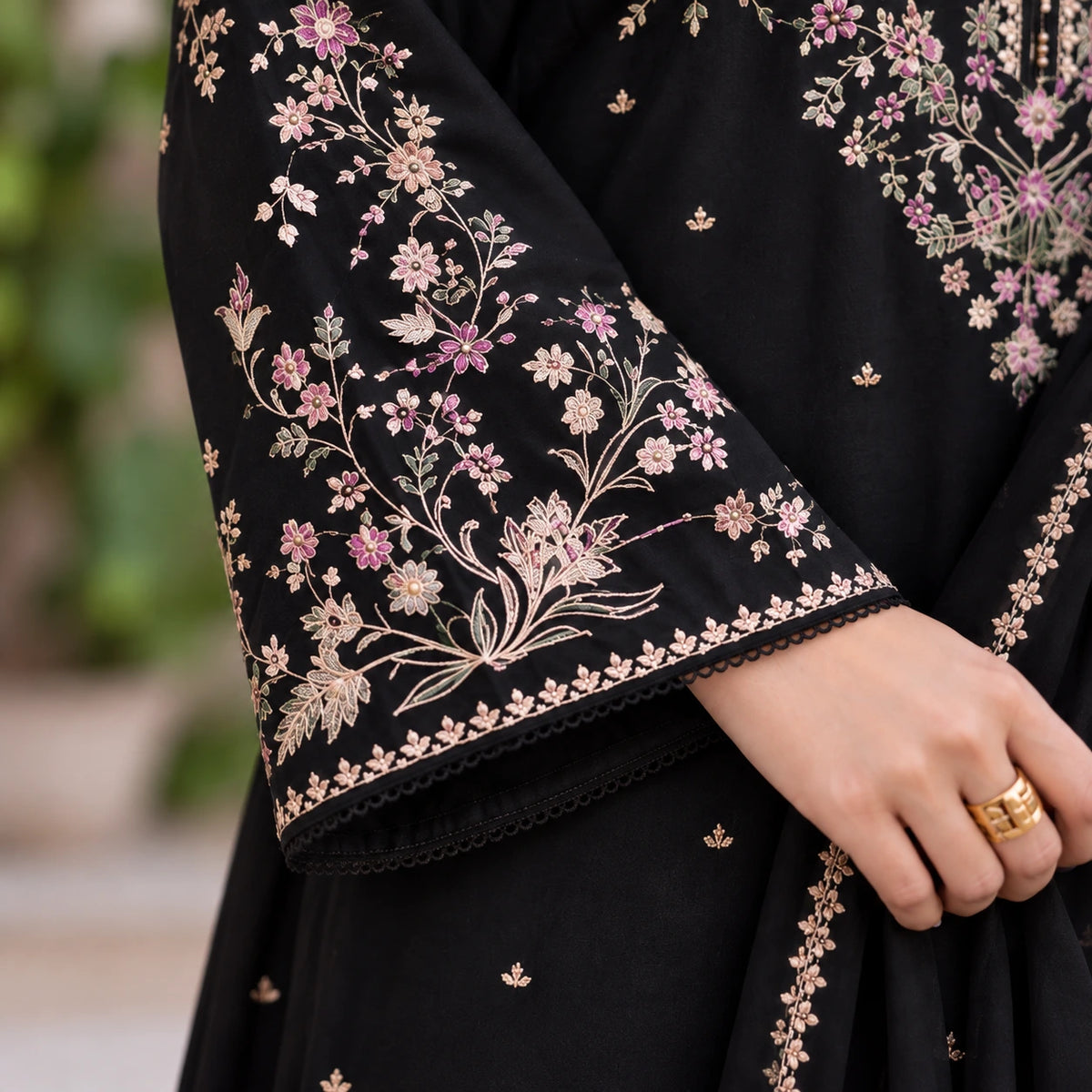 Black Dhanak Luxury Embroidered 3-Piece Winter Suit – DE-4143