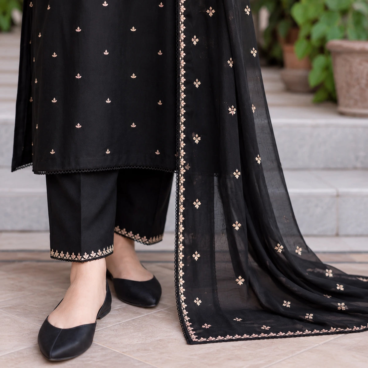 Black Dhanak Luxury Embroidered 3-Piece Winter Suit – DE-4143