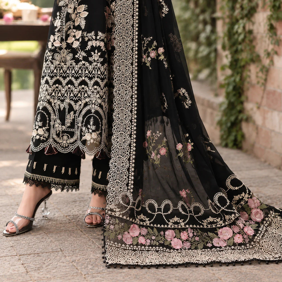 Luxury Dhanak Embroidered 3-Piece Winter Suit – DE-6124 | Black & Red